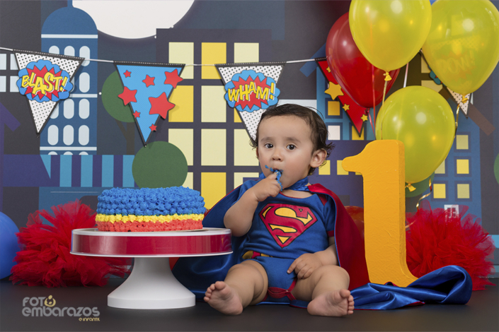 Smash cake niño superman